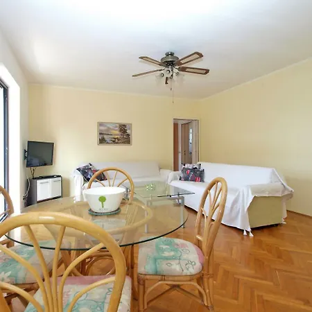 Apartment Livio 1830 Pula