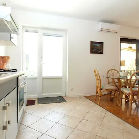 Apartment Livio 1830 Pula