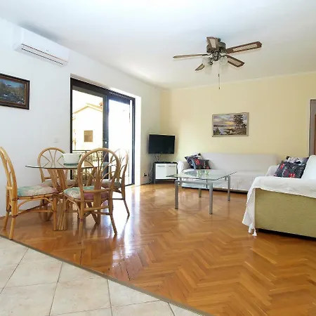 Livio 1830 Apartment Pula