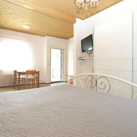Apartment Livio 1830 Pula