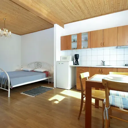 Livio 1830 Apartman *
